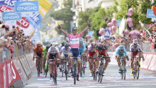 Giro d'Italia, terza tappa a Matthews: resta maglia rosa