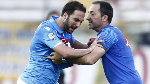 Il Napoli a Donadoni: «Proteste per la perdita di tempo. Parma encomiabile»