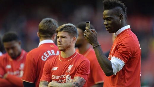 Balotelli, lettera a Gerrard. L'omaggio di Totti