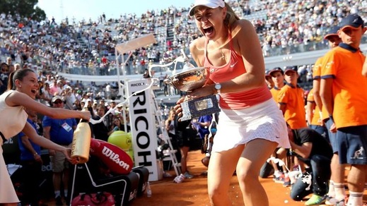 FOTO Sharapova, festa senza limiti: champagne e sorrisi al Foro!