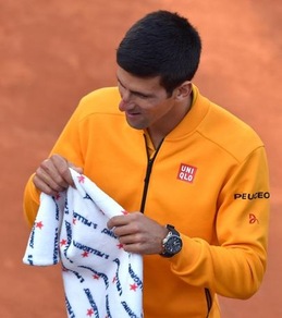 FOTO Djokovic: incidente con lo champagne agli Internazionali
