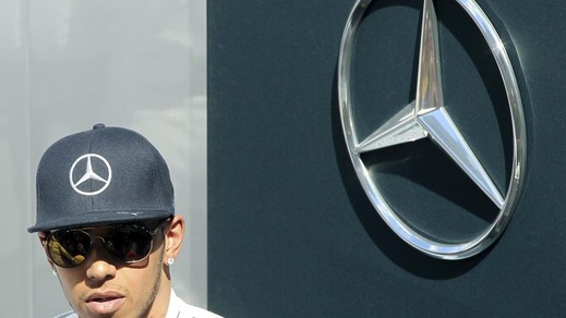 F1 Mercedes, Hamilton ha firmato il rinnovo