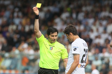 Serie B Crotone, dirige Maresca. Vicenza-Cagliari, Pinzani