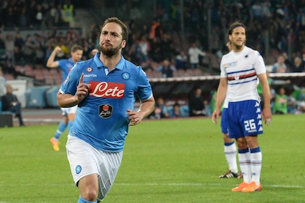 Il padre di Higuain: «Resta al Napoli. La multa di Parma? Una rapina senza maschera»