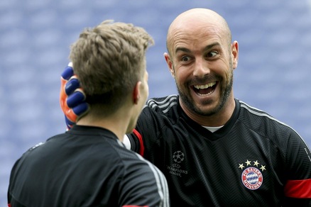 Napoli, torna Reina: triennale da 2,5 milioni a stagione