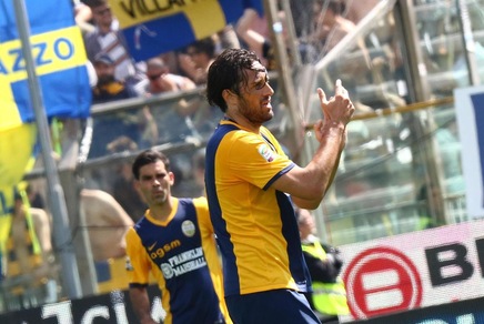 La rivincita di Toni: Balotelli guarda e impara!