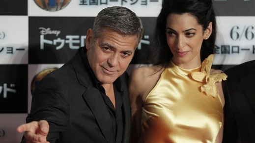 Abbagliante Amal. Incanta tutti a Tokyo