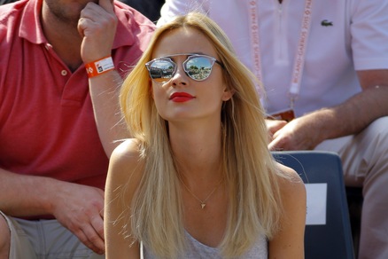 Parigi, la bella Ester fa il tifo per Berdych