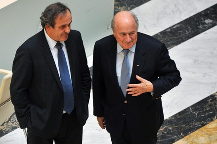 Platini: «Blatter lasci la Fifa»