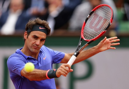 Roland Garros, Federer batte Dzumhur e vola agli ottavi
