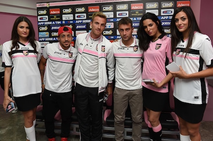 Palermo, apre il nuovo store: che belle le tifose rosanero!