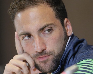 Calciomercato, «Higuain al Manchester United se Van Persie va alla Juventus»