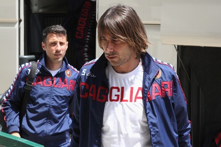 Cagliari, vittoria amara. Conti, addio tra le lacrime