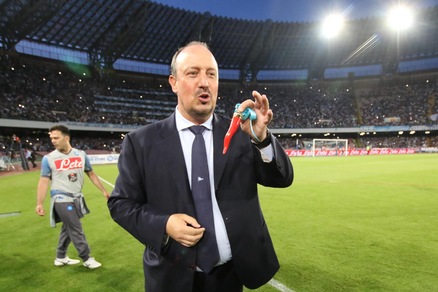 Napoli-Lazio, Benitez riceve un corno portafortuna