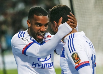 Lacazette rimane al Lione: rinnovo fino al 2019