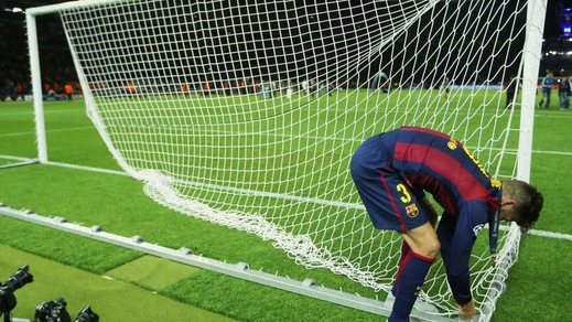 Barcellona, Piqué si porta via la rete della porta