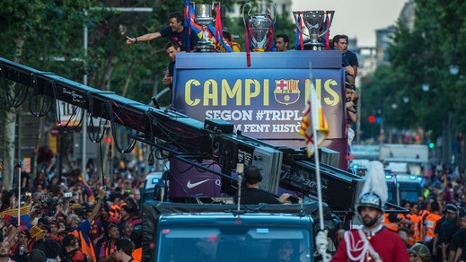 Barcellona in parata, migliaia di persone in strada