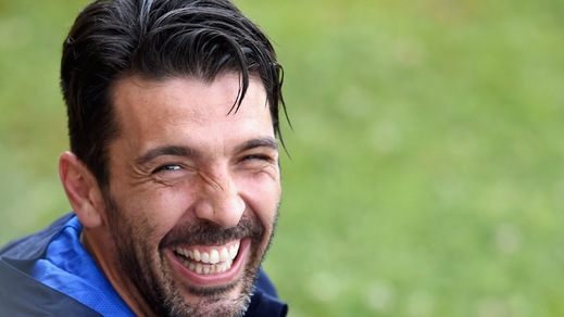 Buffon: «Pirlo vuole capire se può ancora cavalcare l'onda»