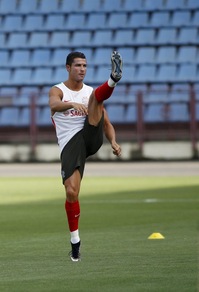 Ronaldo, che spaccata in allenamento in Armenia!
