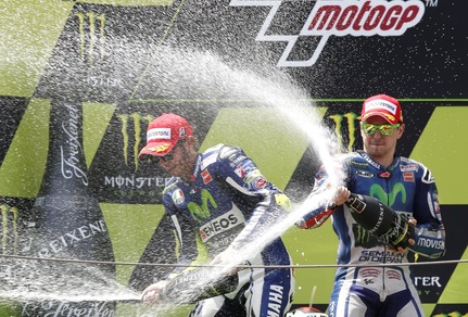 A Montmelò Lorenzo fa poker. Nuovo podio per Rossi