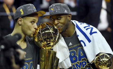 Nba, che festa per i Golden State Warriors campioni!