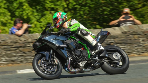 La Kawasaki H2R è un “jet”: 331,2 km/h