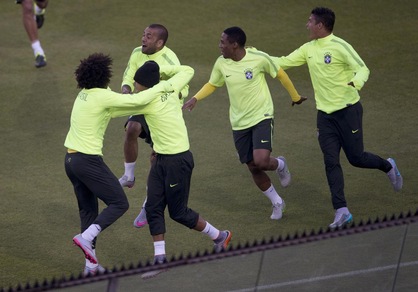 Brasile, Neymar e compagni danzano in allenamento