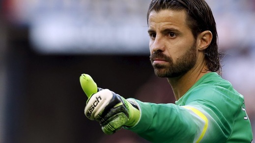 Bologna, si tenta l'assalto a Storari