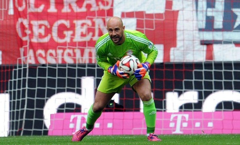 Reina twitta un inno al Napoli: annuncio vicino