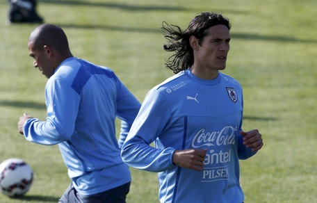 «Il padre di Cavani arrestato. Motociclista morto in incidente»