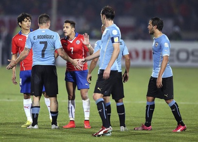 Cile-Uruguay, Chevanton insulta Sanchez: «Sei un piagnucolone!»