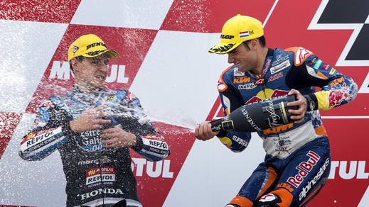 Moto3 Assen, Oliveira vince in volata