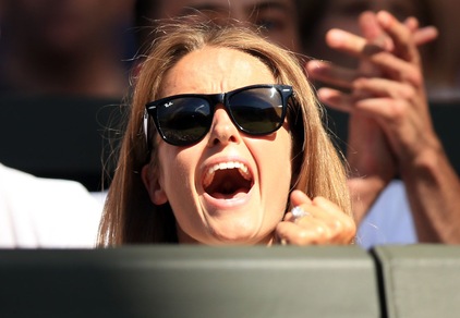 Wimbledon, la bella Kim incanta. Che tifo per il suo Murray!