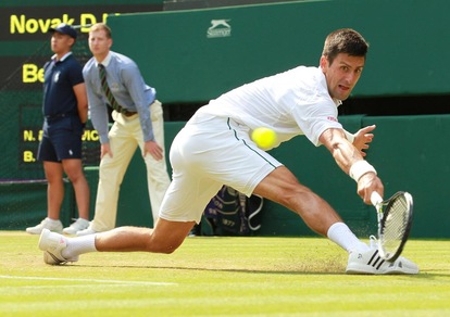 Djokovic, che spaccate a Wimbledon!