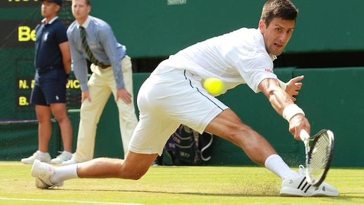 Djokovic, che spaccate a Wimbledon!