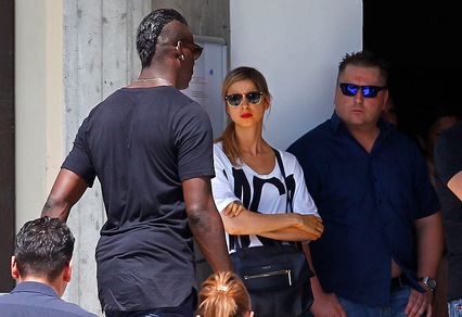 Balotelli, il giorno più triste: i funerali del padre adottivo