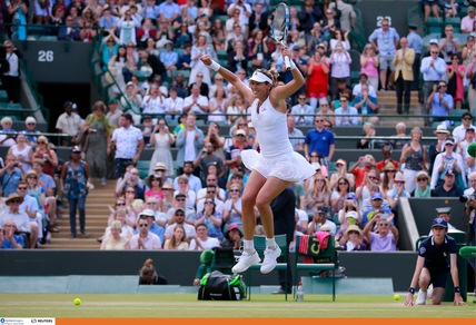 La Muguruza fa festa e la gonnellina vola via..