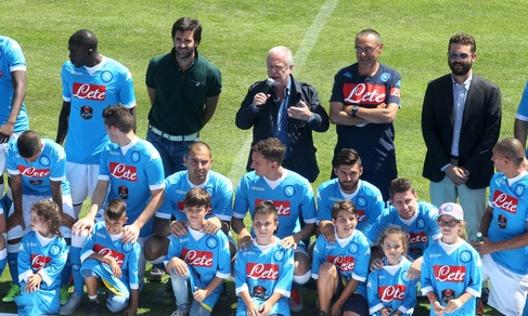 Napoli, De Laurentiis: «Con questa maglia vinceremo»