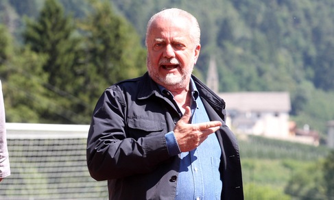 De Laurentiis: «Higuain resta al Napoli. Lo aspettiamo in ritiro»