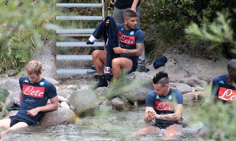 Napoli, relax al fiume dopo l'allenamento