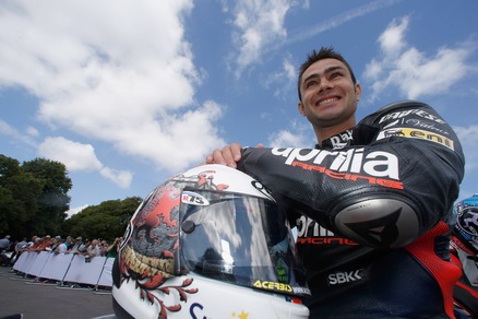 SBK, Leon Haslam lascia l'Aprilia