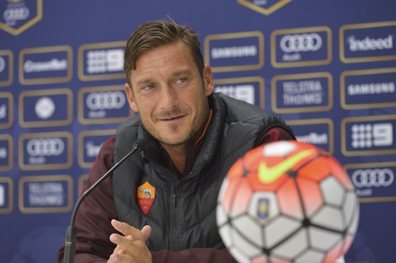 Roma, Totti chiama Dzeko: «E' un top player»