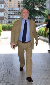 Napoli. «Aurelio caccia il denaro». Gruppo tifosi contesta De Laurentiis