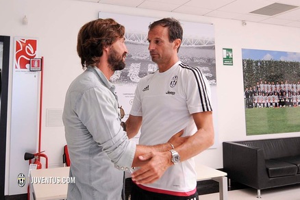 Juve, visita a sorpresa di Pirlo