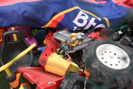 FOTO Bologna-Spezia, scontri tra ultras nel parco giochi