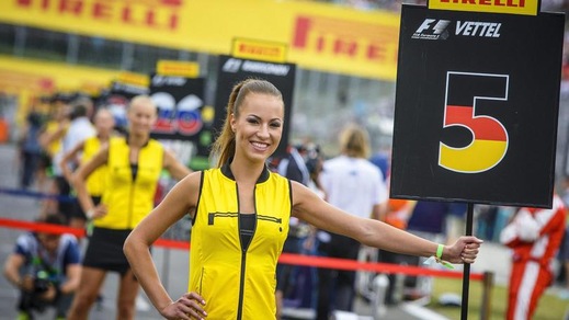 Le grid girl illuminano il Gp di Ungheria