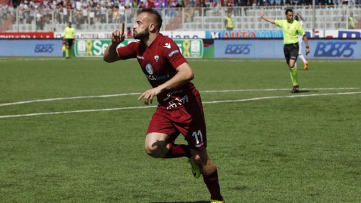 Lecce, per l'attacco Curiale o Girardi