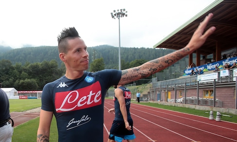 Napoli, entusiasmo a Dimaro! Cori per Hamsik e Higuain