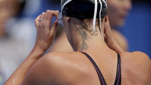 Federica, la sesta di seno e i costumi moderni