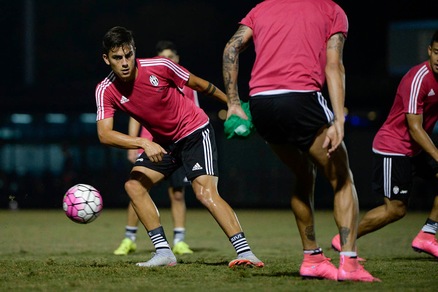 Juve, allenamento in notturna a Shanghai